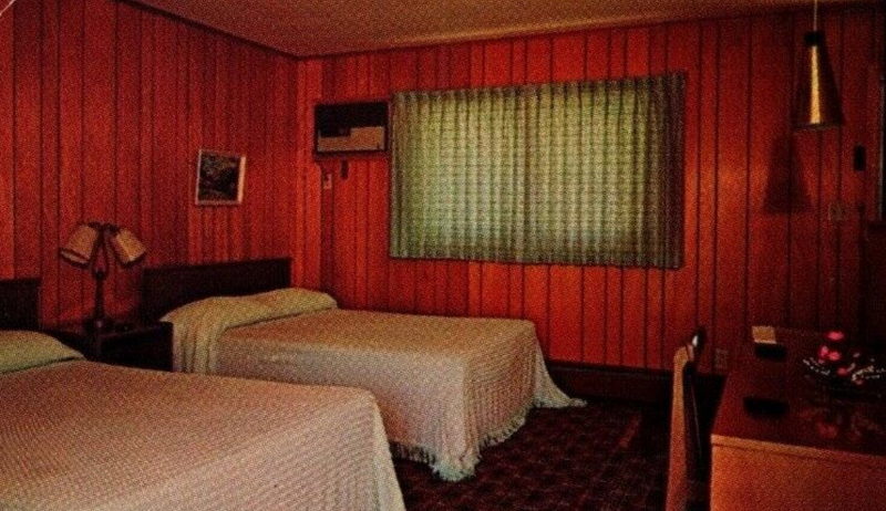 Beachcomber Motel & Apartments - Beachcomber Postcard